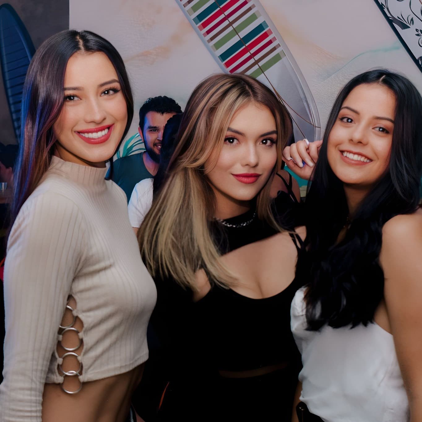 Latino Gang Bar-98b41995-c906-491f-a84f-0464c584f486