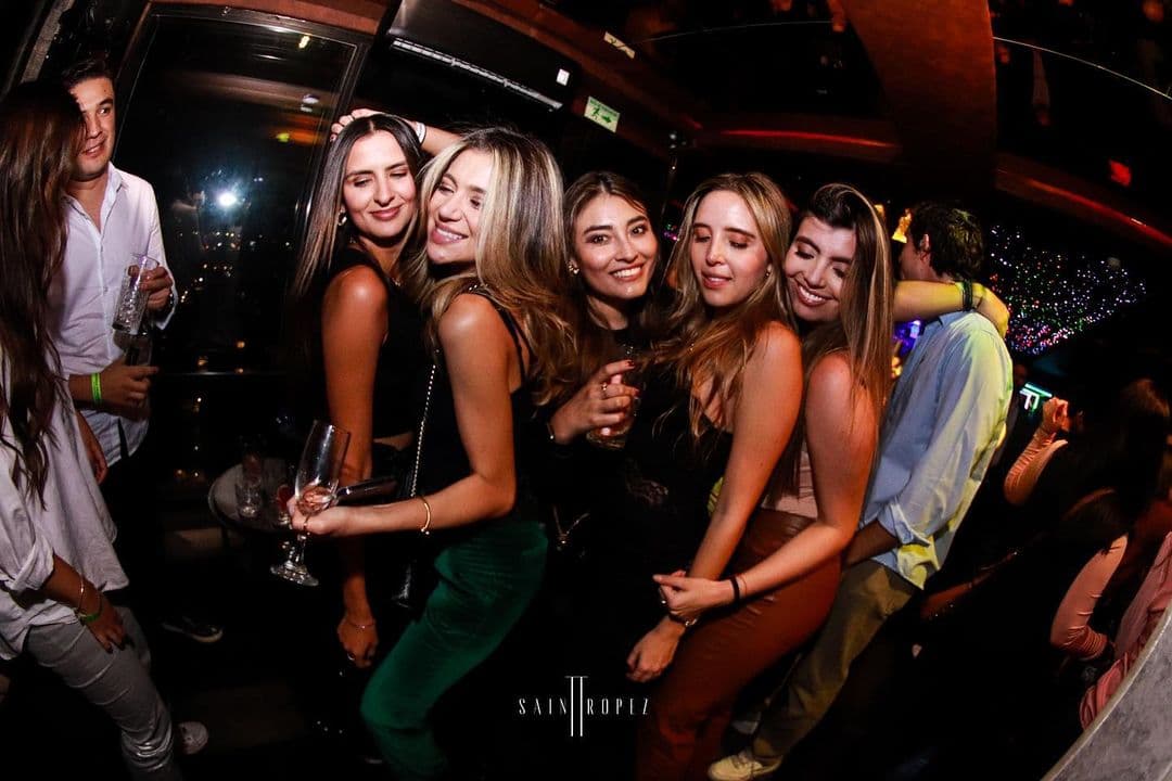 Saint Tropez Rooftop-fa466904-4bad-45bb-9941-0b350e4f16a3