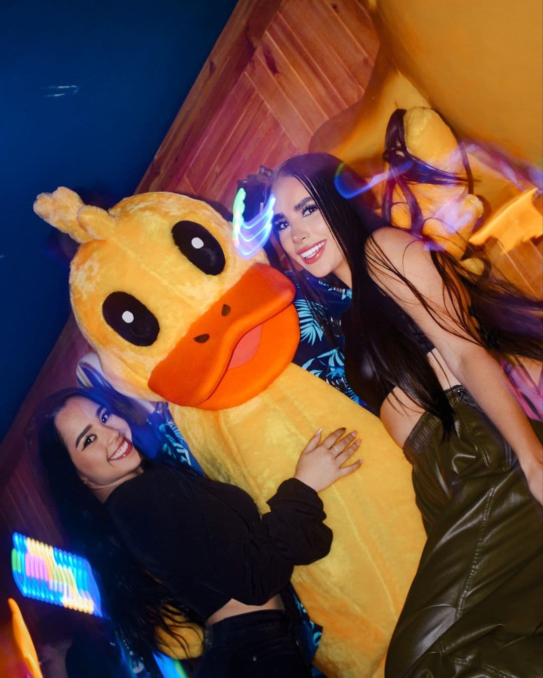 Latino Gang Bar-d7675d56-a410-4af5-a9bb-06bea0c42125