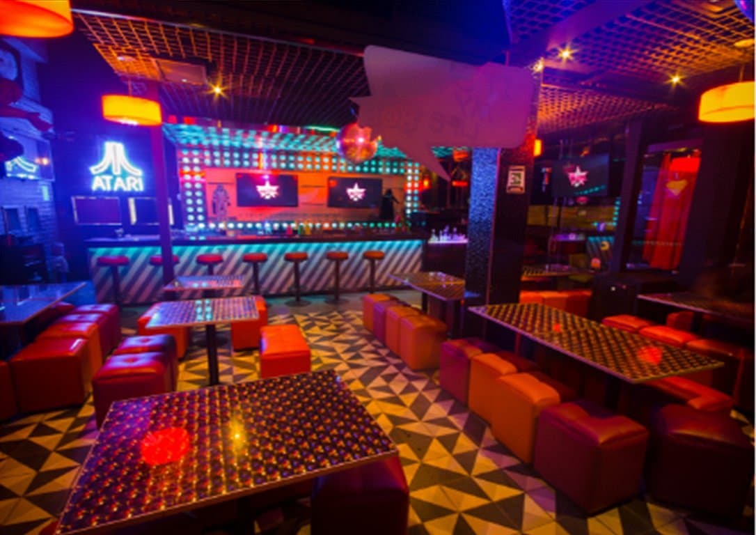 Full 80s Bar-6a1f58b1-6814-450d-ad74-286e1282b41b