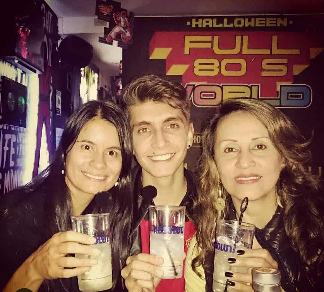 Full 80s Bar